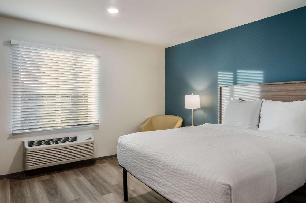 Queen Room with Roll-In Shower - Accessible/Non-Smoking interior